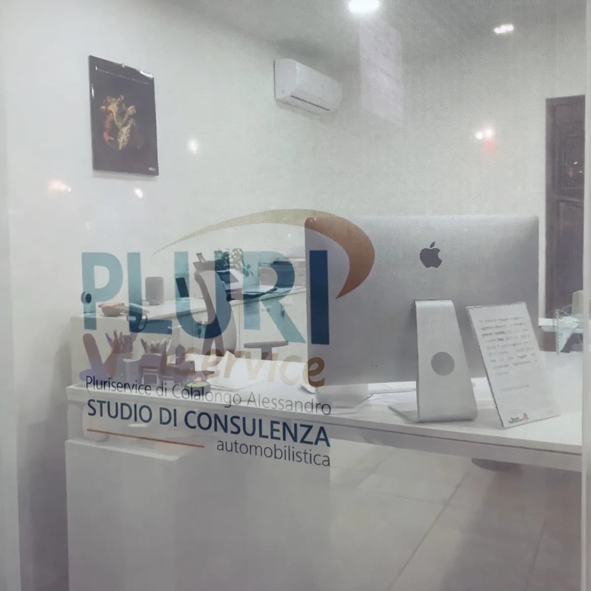 Vista serale dello studio Pluriservice